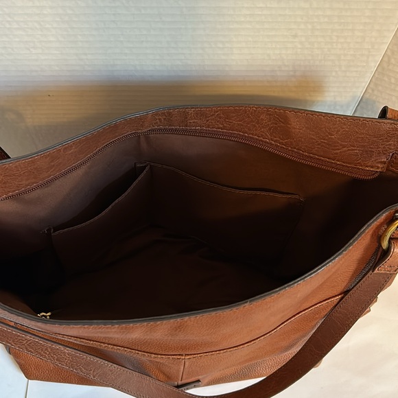 Fossil tote, brown cow hide leather.  Pre owned in excellent condition - Picture 4 of 10